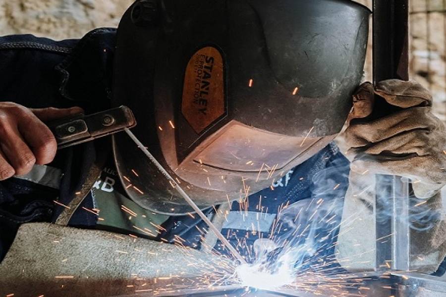 Mengenal Las SMAW (Shielded Metal Arc Welding): Prinsip Kerja dan Keunggulannya
